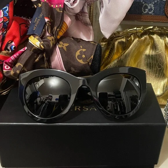 Versace Sunnies - Picture 2 of 3
